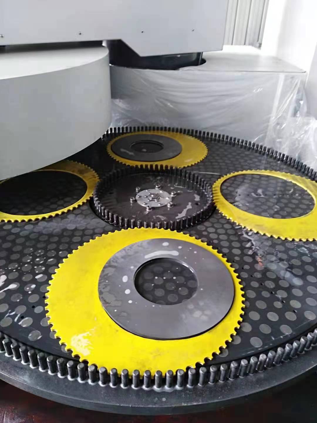 【數(shù)控機磨床雙端面膜灌封膠】的重要性及雙端面上微粒石粘接解決方案